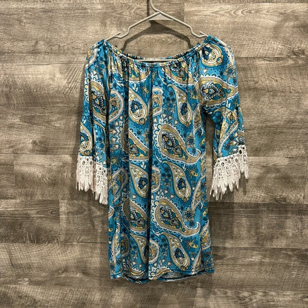 WinWin Boho Half sleeve Lace Tunic Top in a Polyester/ Spandex Blend.